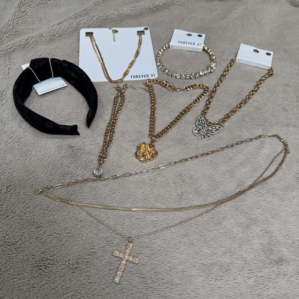 Forever 21 Womens Jewelry Lot‎ Necklaces Bracelet Headband Butterfly Cross Set